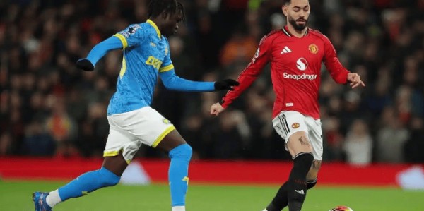 1-1曼联＋终结联赛11连败＋19轮过后依然难求一胜＋深陷泥潭！