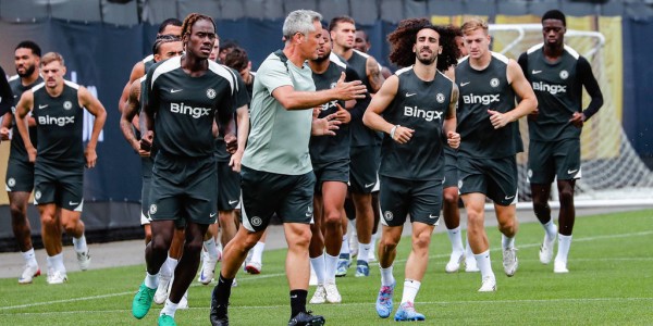 切尔西与曼联退出伊萨克争夺战：转会市场的暗流涌动