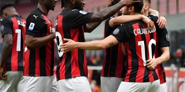 意甲：AC米兰VS萨索洛，AC米兰登顶第一，主场强势，血洗萨索洛势在必行？